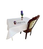 Fata de masa cu dantela