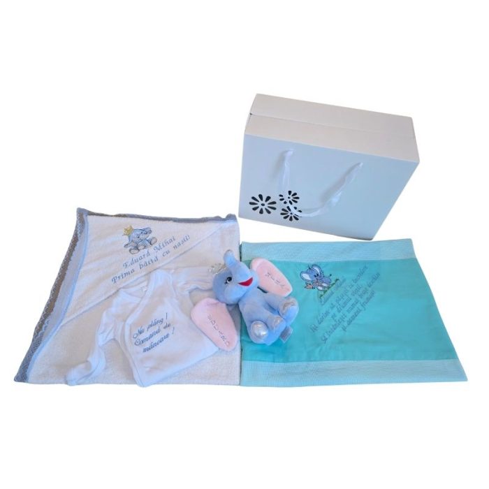 Trusou pentru botez baietel cu Elefant personalizat prin broderie, 13 piese - imagine 18