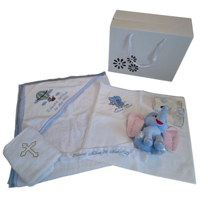 Trusou pentru botez baietel cu Elefant personalizat prin broderie, 13 piese - imagine 7